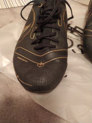 Botas de futbol negras Nike talla 38