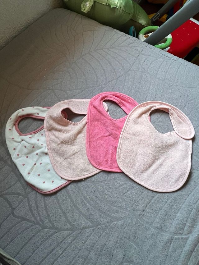 Bolsa almacenamiento cuna,babero plastico y paños