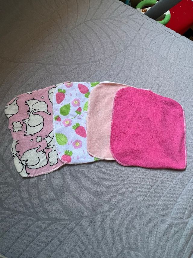 Bolsa almacenamiento cuna,babero plastico y paños