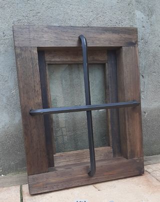 Finestra in legno con inferriate in ferro, 55x45 cm, VE70