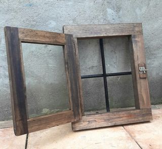 Finestra in legno con inferriate in ferro, 55x45 cm, VE70