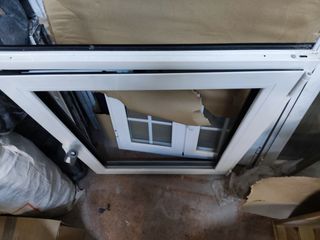 Marco de ventana NUEVA sin cristal. Oscilobatiente