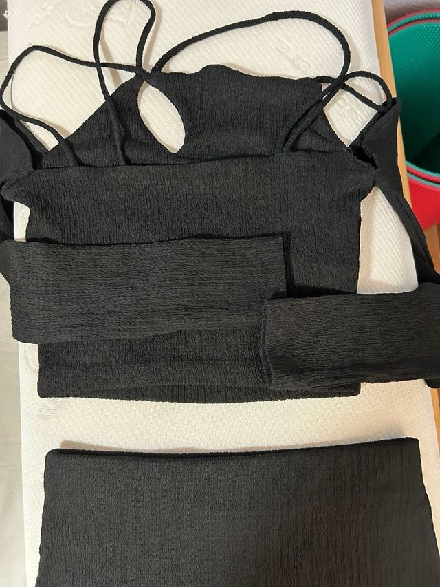 Conjunto de top y falda corta