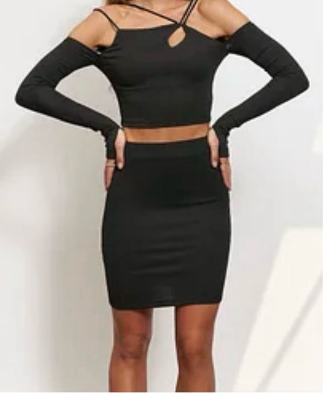 Conjunto de top y falda corta