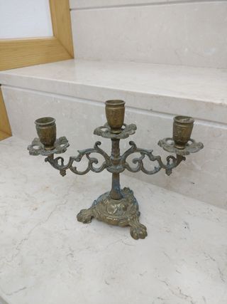 Vecchio candelabro in ottone