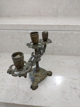 Vecchio candelabro in ottone