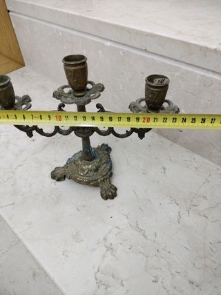 Vecchio candelabro in ottone