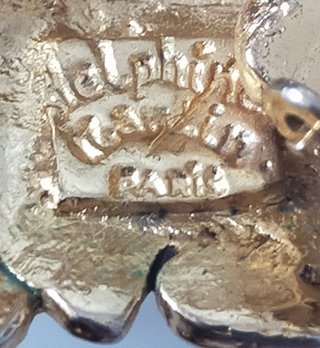 Pendientes brutalistas creadora Delphine Nardin