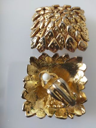 Pendientes brutalistas creadora Delphine Nardin