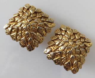 Pendientes brutalistas creadora Delphine Nardin