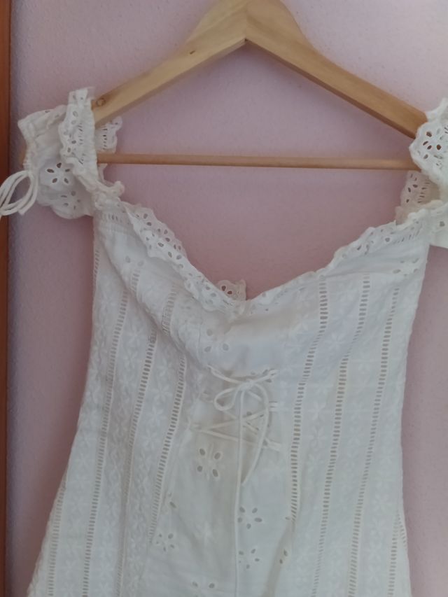 Precioso vestido corto blanco verano