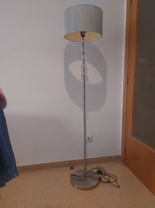 Lámpara de pie gris