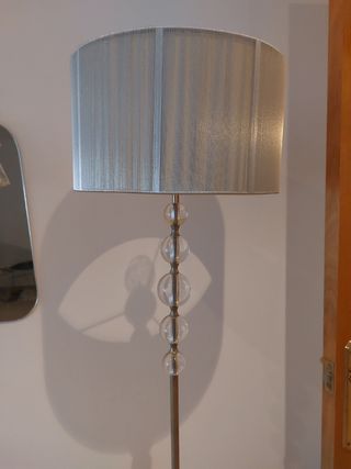 Lámpara de pie gris