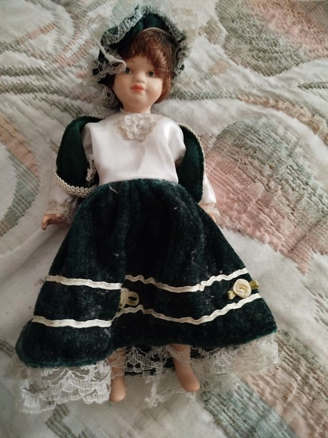 Muñeca porcelana
