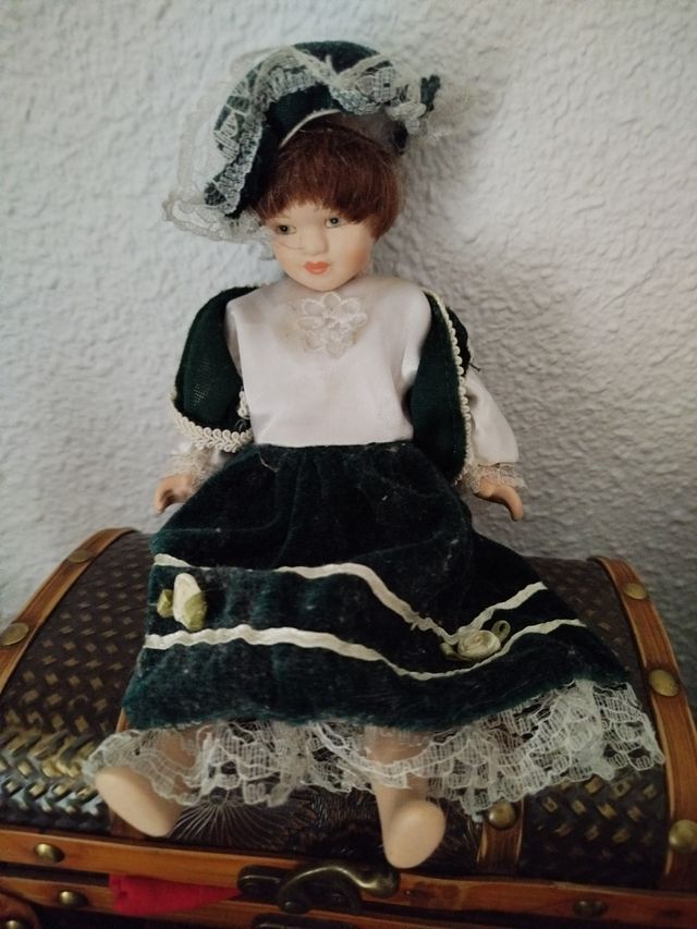 Muñeca porcelana