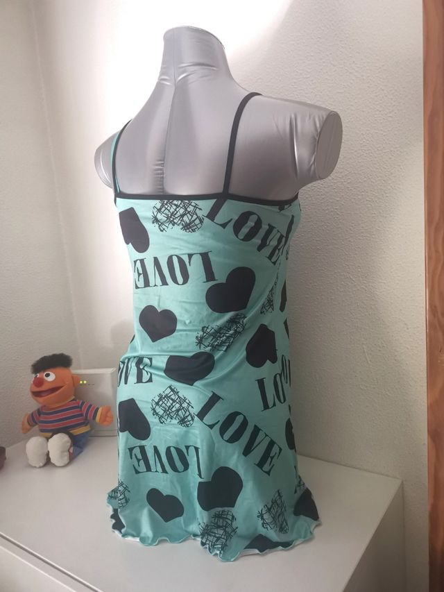Vestido para dormir de tirantes.