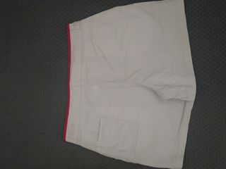 Pantalón corto con sobre falda 