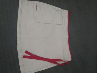 Pantalón corto con sobre falda 