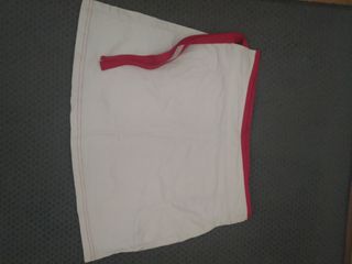 Pantalón corto con sobre falda 
