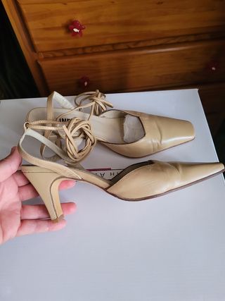 Zapato salón destalonado beige 