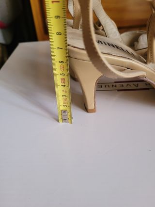 Zapato salón destalonado beige 