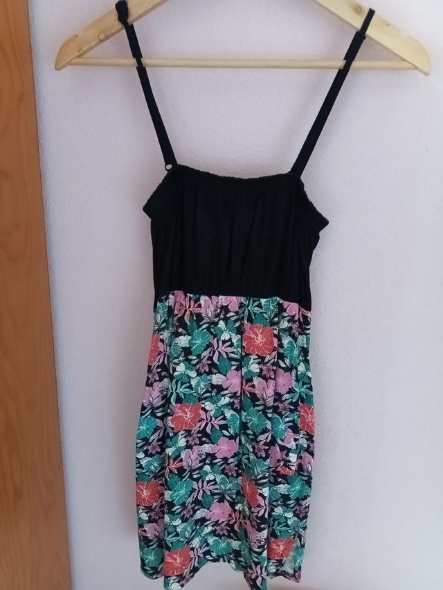 vestido verano negro con estampado floral NUEVO