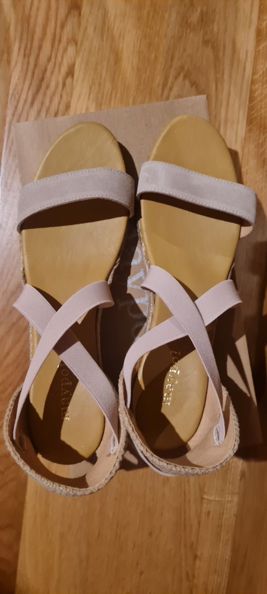 Sandalias a estrenar 