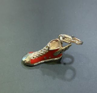 COLGANTE DE THOMAS SABO ZAPATILLA CONVER