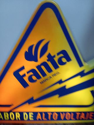 Cartel luminoso de Fanta