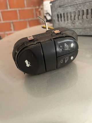 Botones ventanilla y maletero Ford Escort