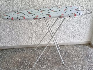 TABLA DE PLANCHAR 1'10 CM EN BUEN ESTADO.