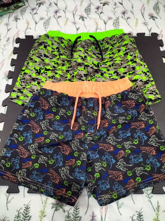 2 bañadores niño dinosaurios