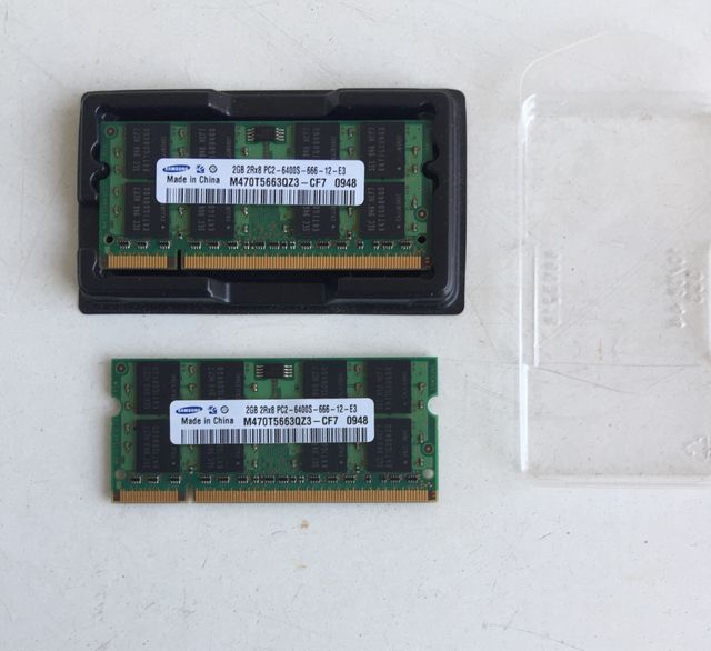 2 memorias de 2 GB DDR2 PC2-6400- 800 MHz Samsung