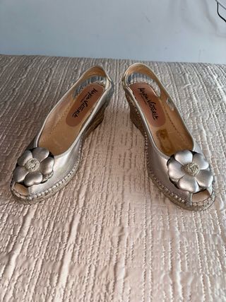 Sandalias de piel y cuña hechas en España