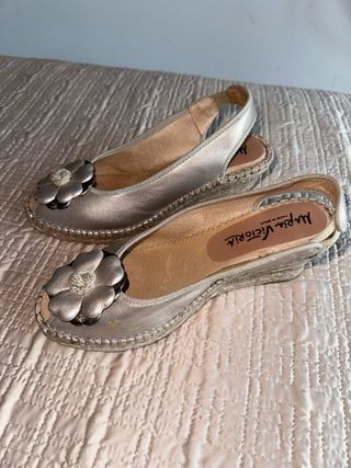 Sandalias de piel y cuña hechas en España