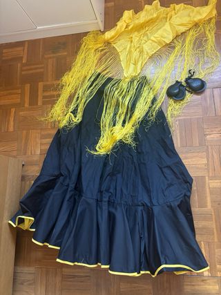 Falda de flamenco, zapatos y accesorios 