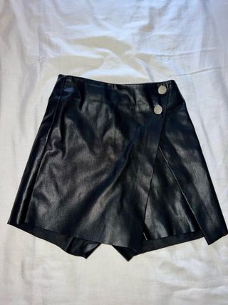 falda pantalon de polipiel