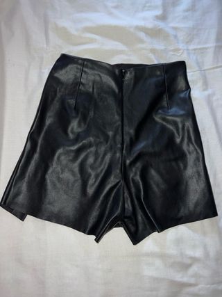 falda pantalon de polipiel