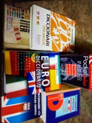 1 diccionario valenciano y 1 castellano