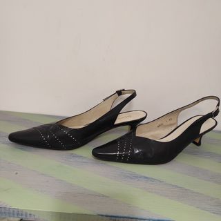 Zapatos con talón descubierto