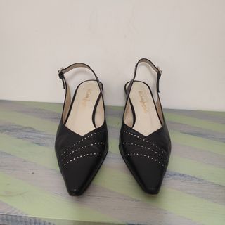 Zapatos con talón descubierto