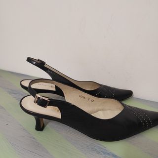 Zapatos con talón descubierto