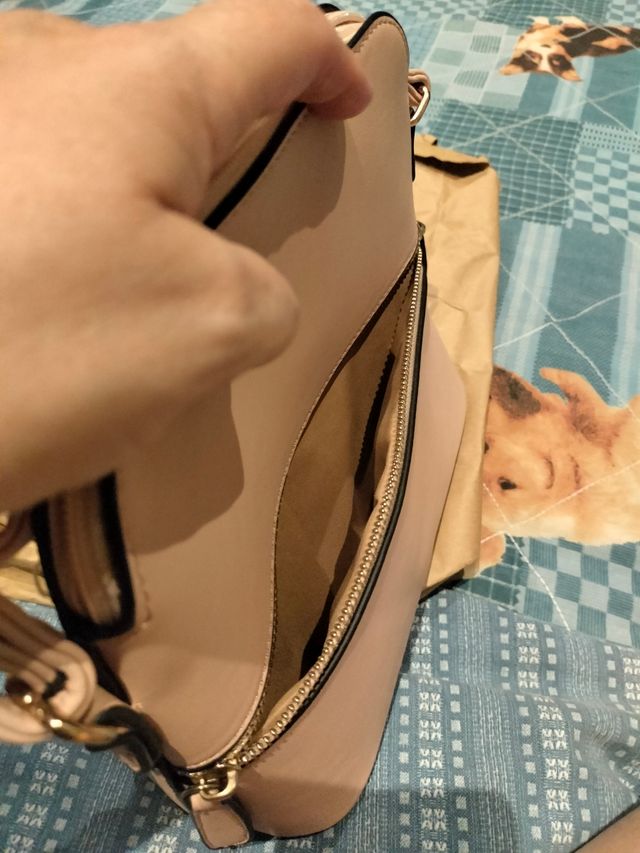 Borsa, nuova mai usata