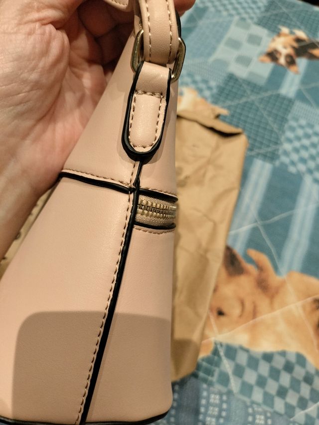 Borsa, nuova mai usata