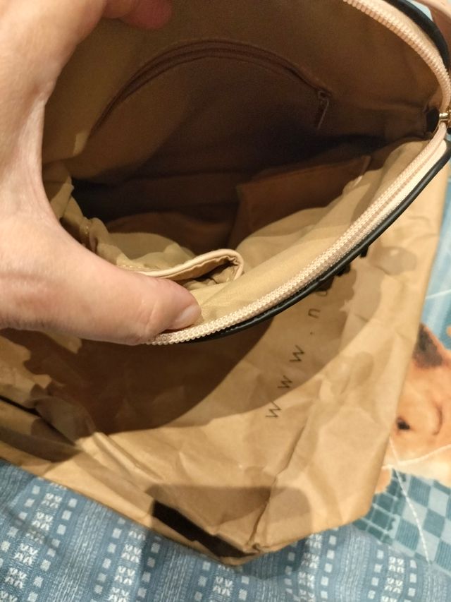 Borsa, nuova mai usata