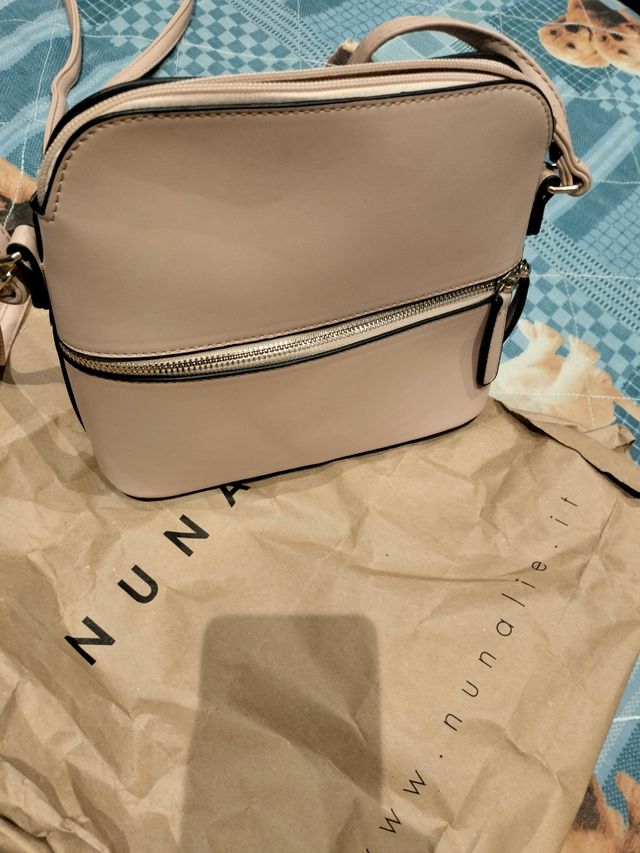 Borsa, nuova mai usata