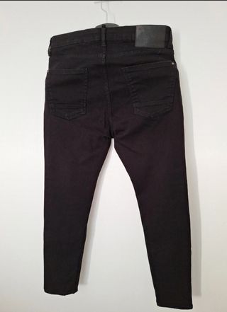 Pantalón vaquero negro Zara