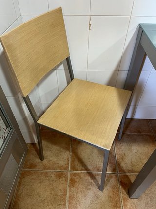 Mesa cocina , sillas y taburete
