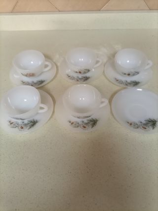 TAZAS DE CAFE Y JARRITA DE ARCOPAL