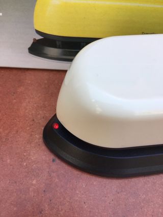 Plancha de viaje vintage. Nueva